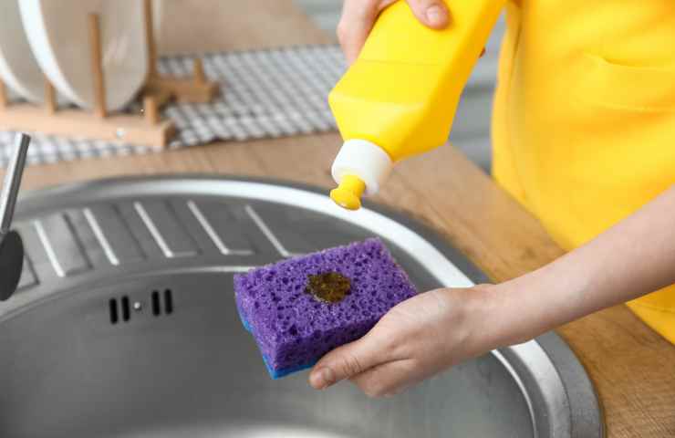 sapone per piatti in cucina