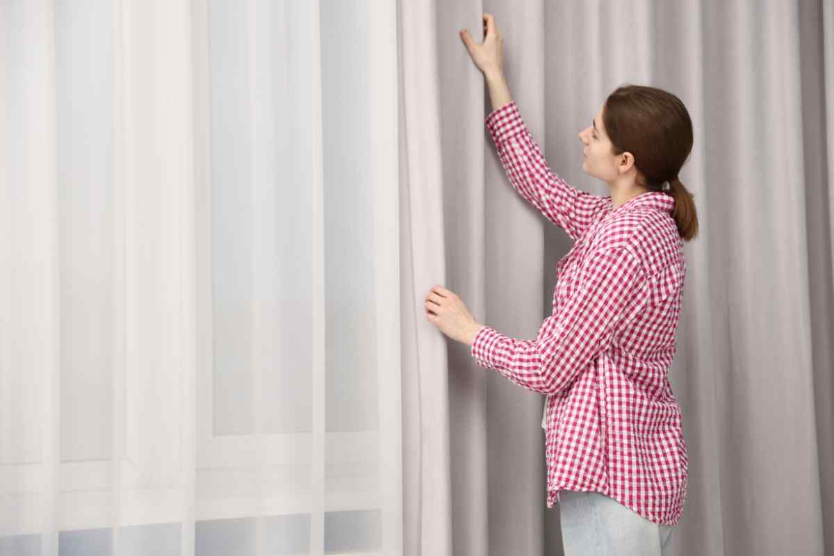 vecchio modello di tende alle finestre