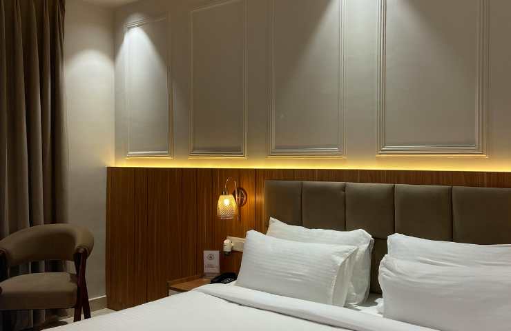 testiera del letto con mobili